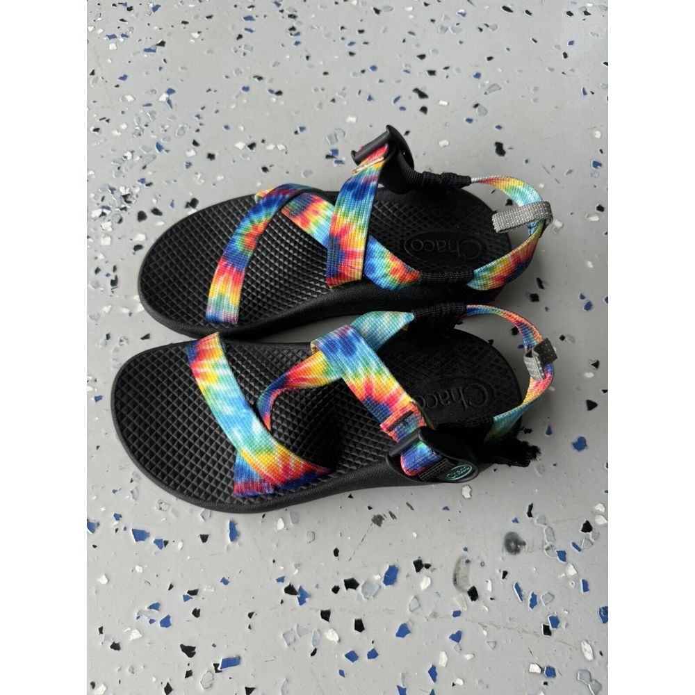 Chaco Women's size 1 Colorful Tie Dye Strappy Toe Loop‎ Sandals Used